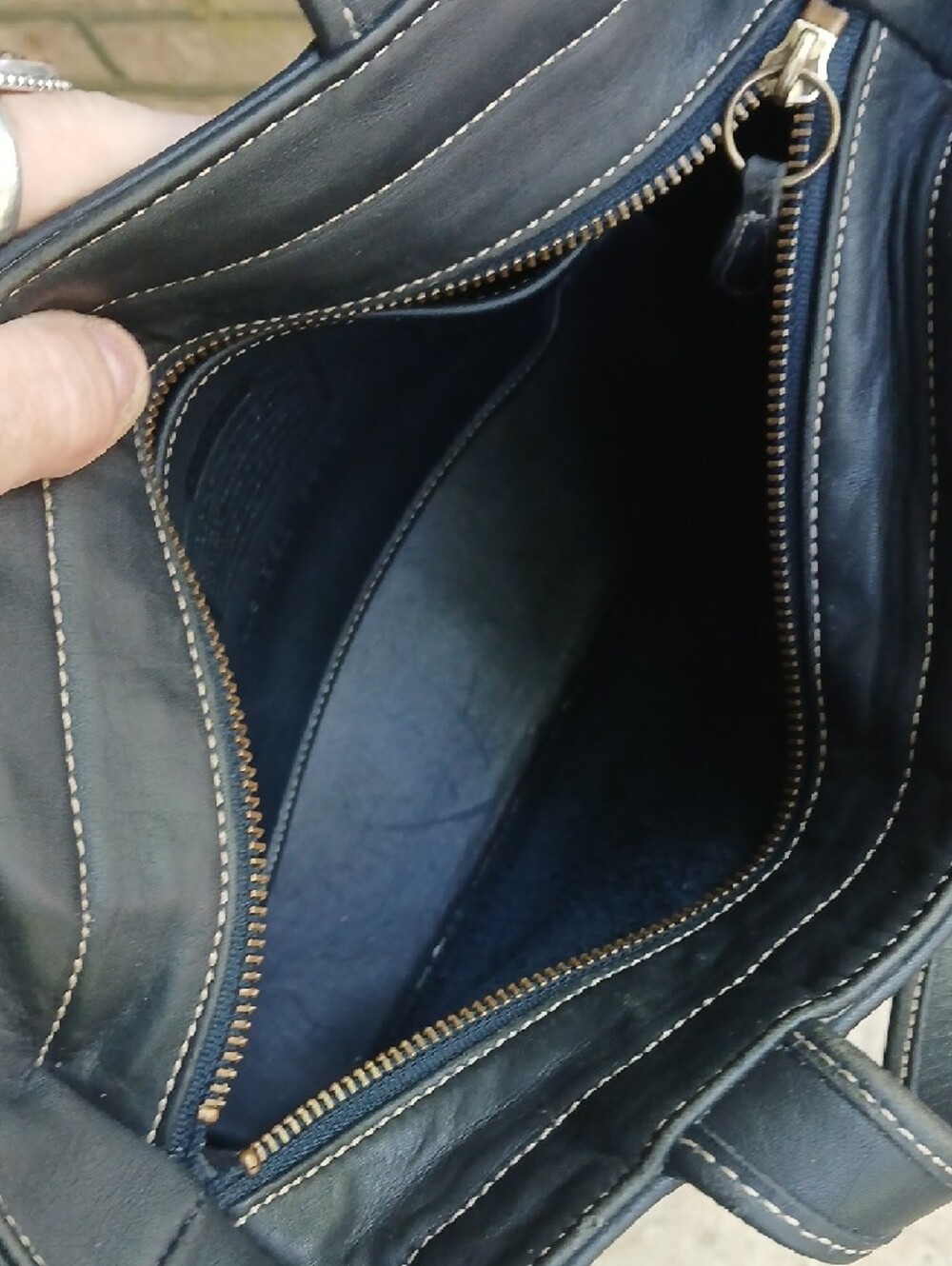 COACH.Classic Black Leather Tote Bag - Vintage, SZ.MED - Picture 8 of 12